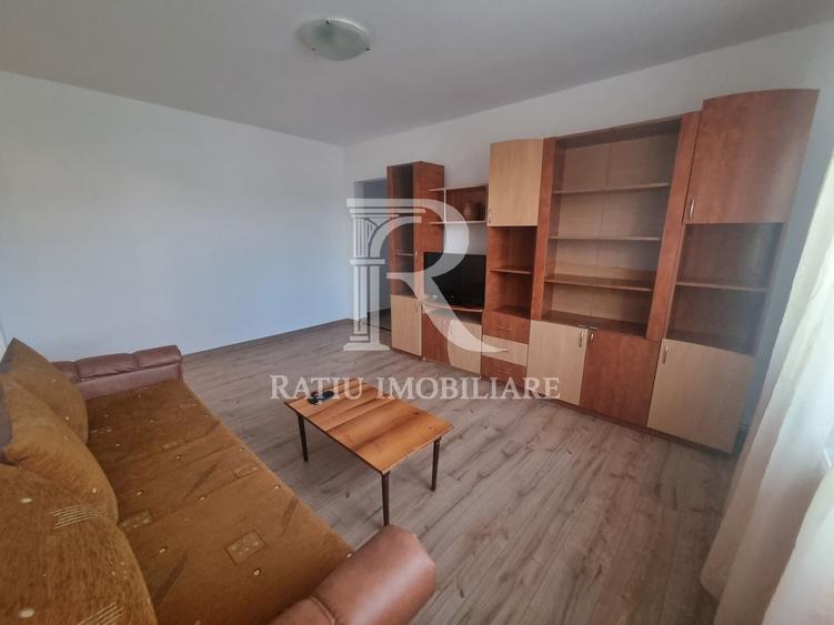 Apartament cu 2 camere semidecomandat, mobilat în Gojdu