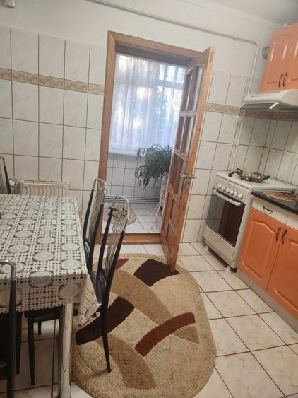 Apartament cu 3 camere decomandat în Buzaului