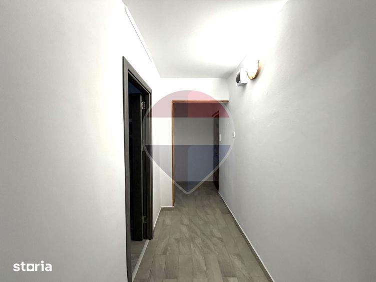 Apartament cu 3 camere semidecomandat în Republicii