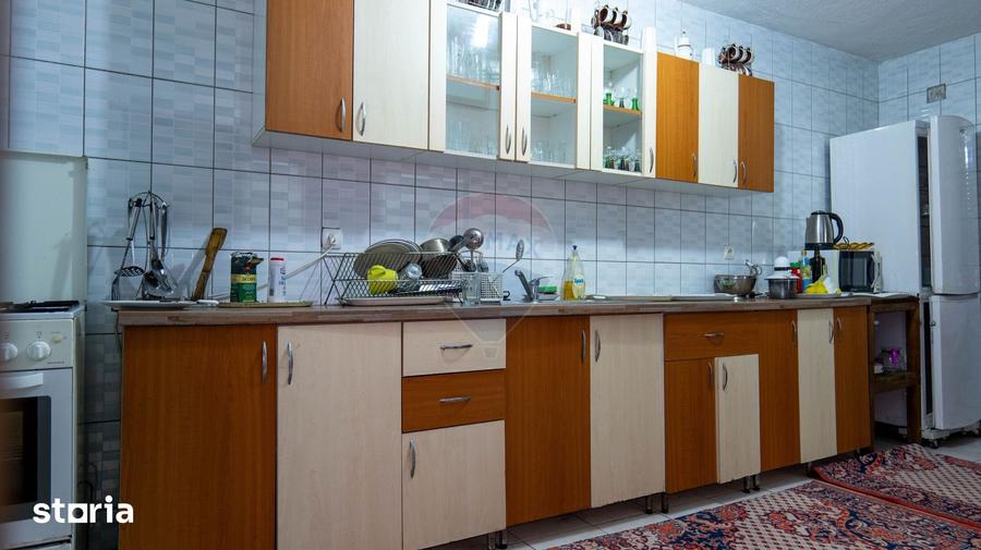 Casă cu Teren 1348 Mp în Dăești