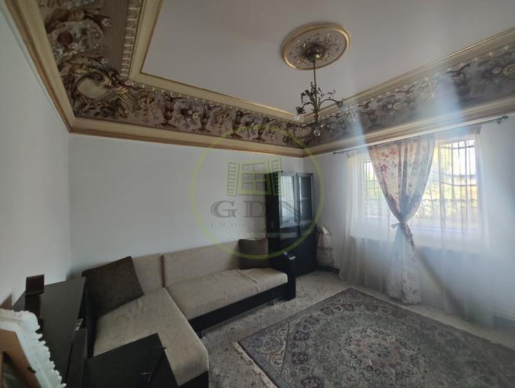 Casă individuală cu 10 camere cu Canalizare în Bariera Vâlcii