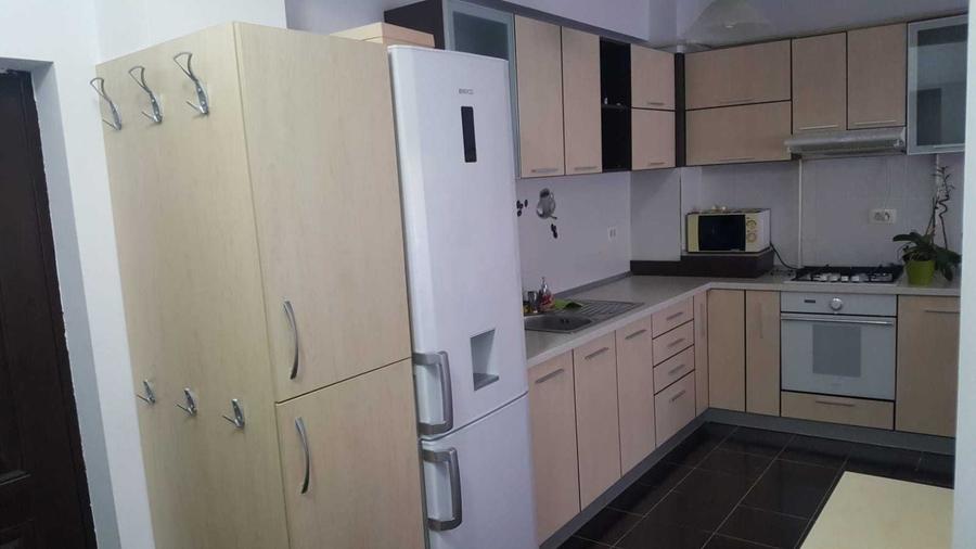 Apartament cu 2 camere decomandat în Roșu