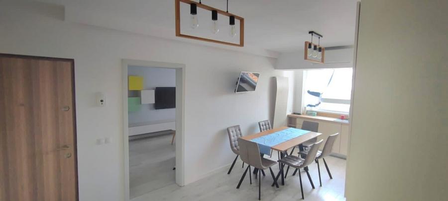 Apartament cu 3 camere decomandat, mobilat în Vasile Aaron