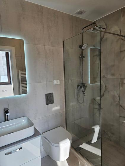 Apartament cu 3 camere semidecomandat în Bucureștii Noi