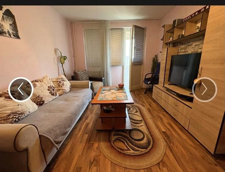 Apartament cu 3 camere decomandat în Costin Georgian