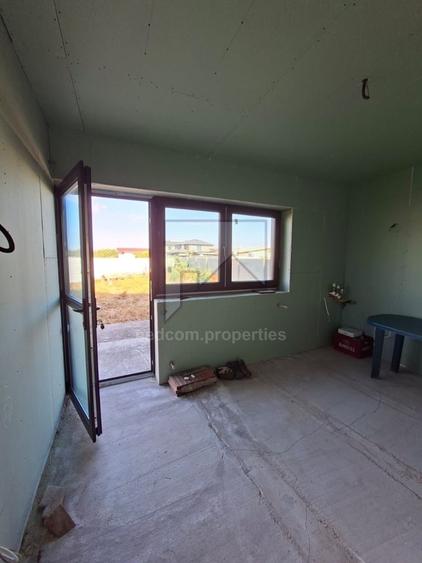 Casă cu 5 camere cu Teren 408 Mp în 1 Decembrie