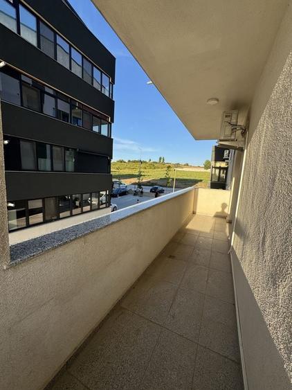 Apartament cu 3 camere decomandat în Exterior Vest