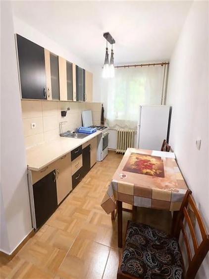 Apartament cu 2 camere decomandat, mobilat în Vlahuță