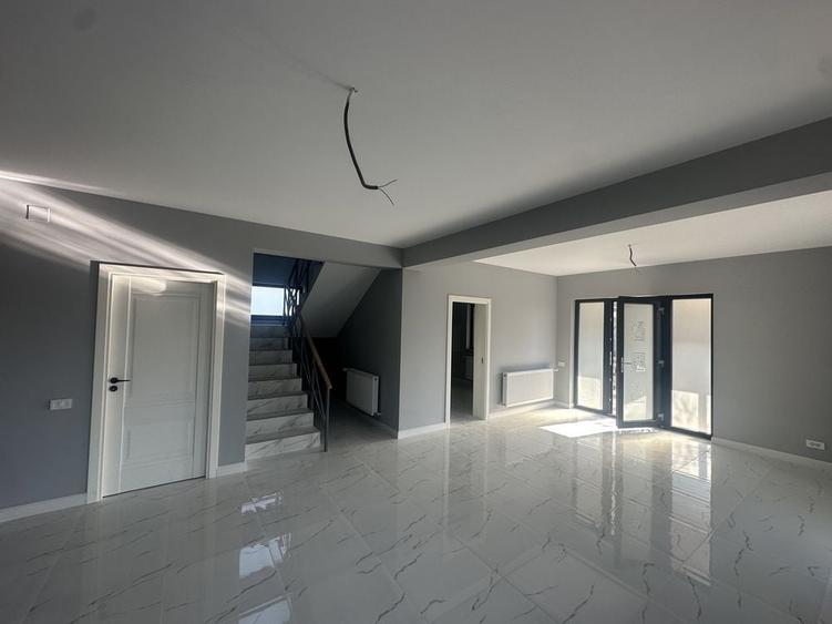 Casă cu 3 camere în Lehliu