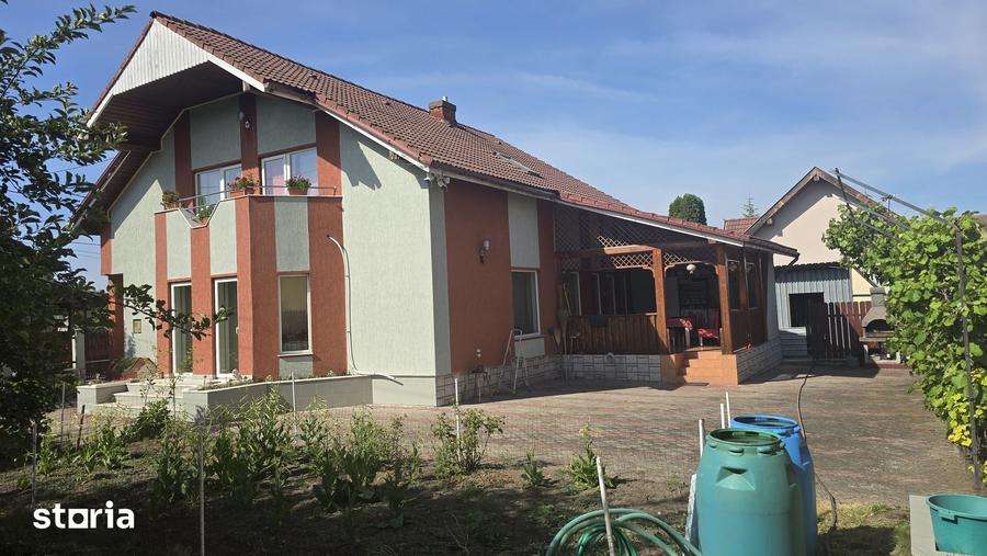Casă cu 5 camere cu Teren 1159 Mp în Ceangăi