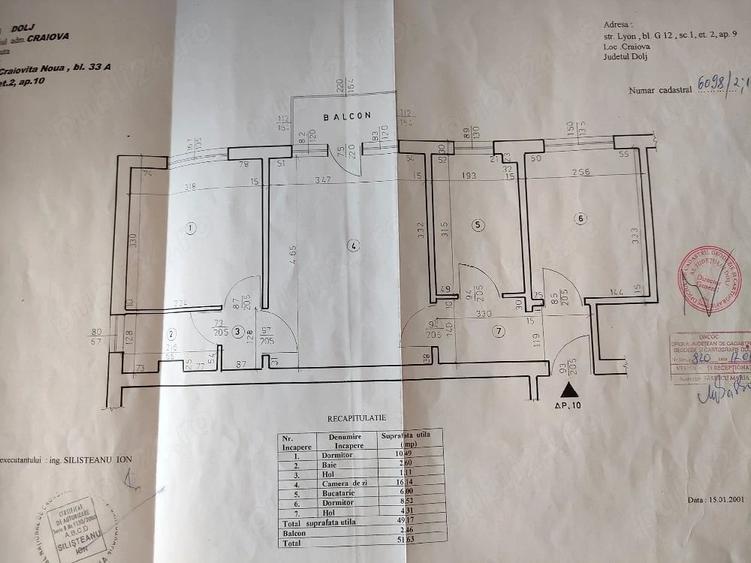 Apartament cu 3 camere semidecomandat în Craiovița Nouă