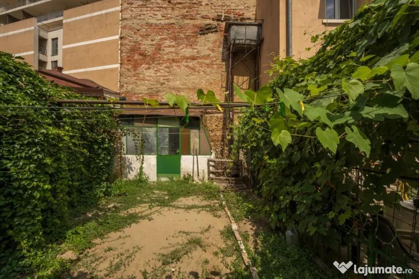 Casă cu 7 camere cu Teren 459 Mp în Ferdinand
