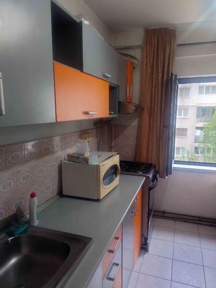 Apartament cu 3 camere decomandat, mobilat în Mircea cel Bătrân