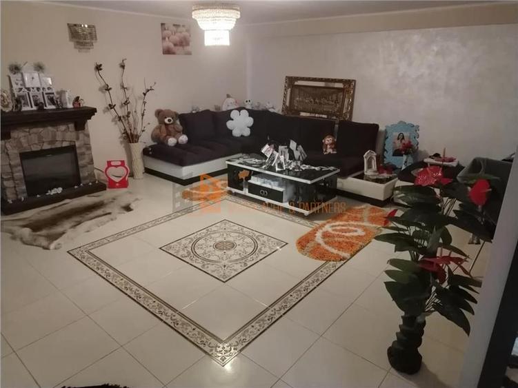 Casă individuală cu 3 camere cu Canalizare în Smeeni