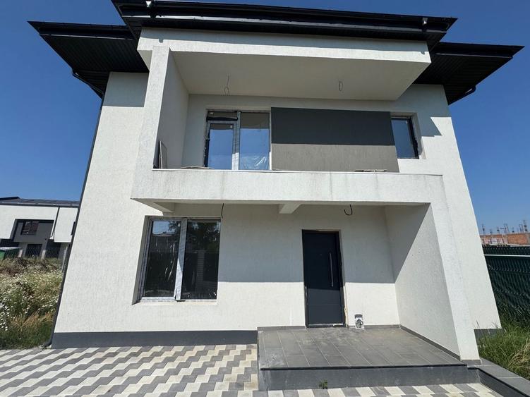 Casă individuală cu 6 camere cu Canalizare în Central