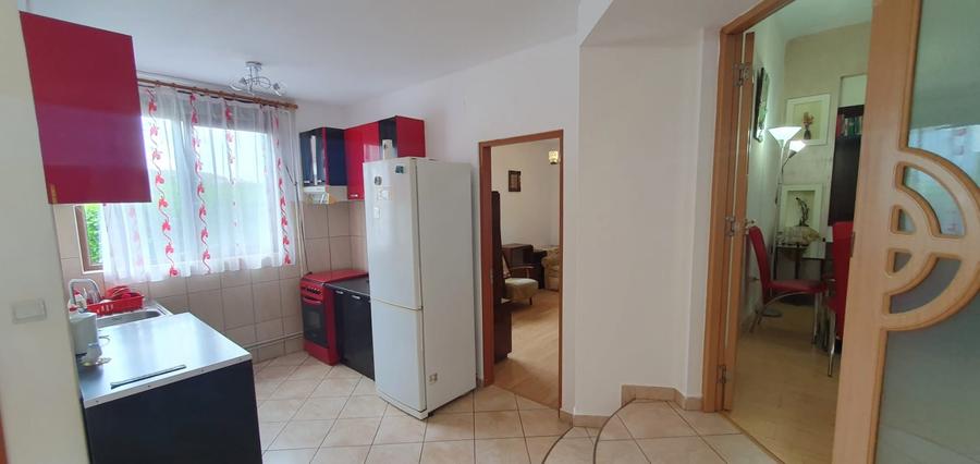 Casă individuală cu 4 camere cu Canalizare în Lipovei