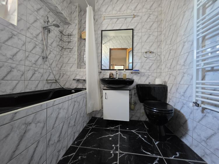 Apartament cu 4 camere decomandat în Lujerului