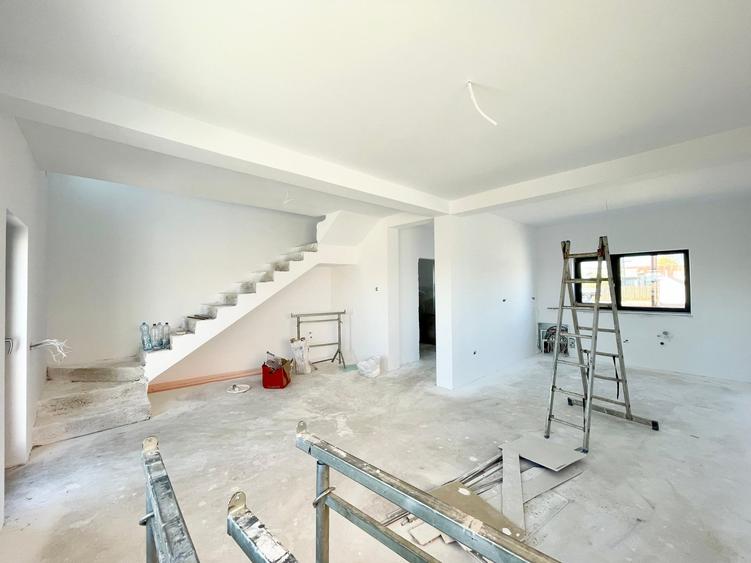 Duplex cu 3 camere cu Canalizare în Moșnița Nouă