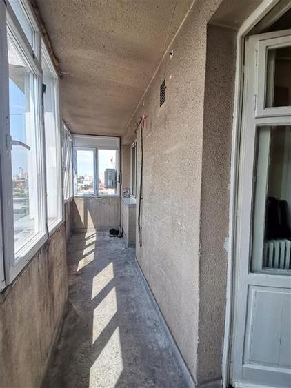 Apartament cu 3 camere semidecomandat în Barbu Văcărescu