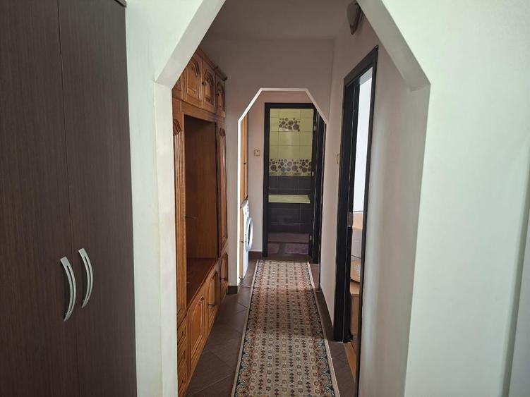 Apartament cu 3 camere decomandat în Tudor