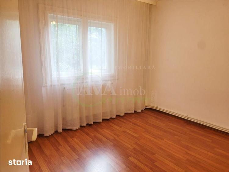 Apartament cu 3 camere semidecomandat în Mioriței