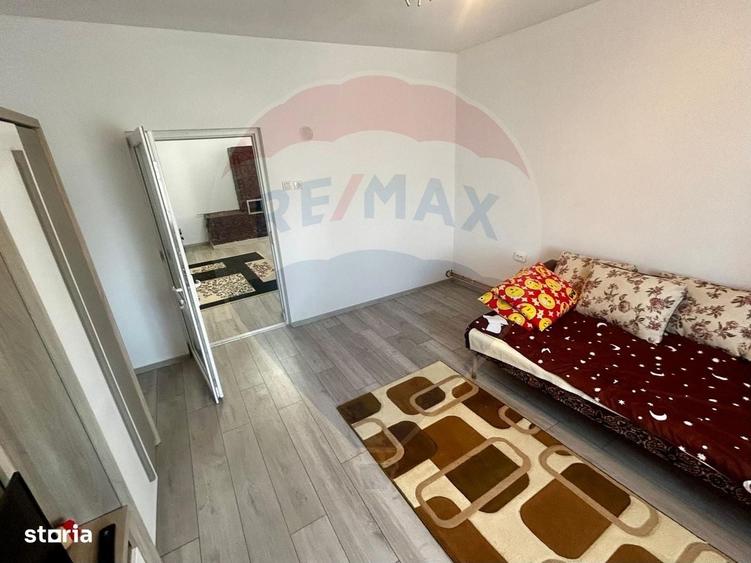 Casă cu 3 camere decomandat în Pomi