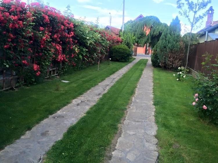 Casă cu 4 camere în Bratia din Deal