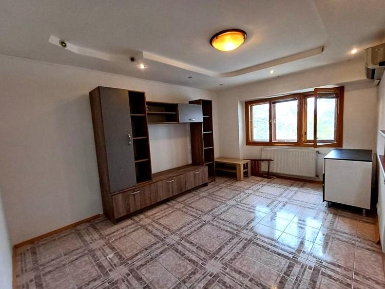 Apartament cu 3 camere decomandat, mobilat în Păcurari
