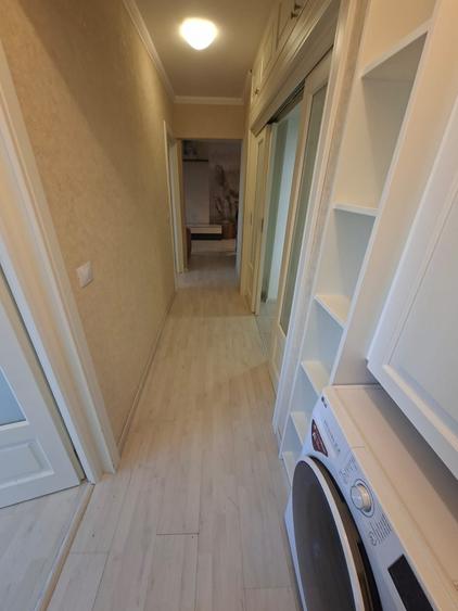 Apartament cu 3 camere semidecomandat în Piața Unirii
