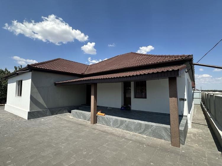 Casă cu 4 camere în Exterior Vest