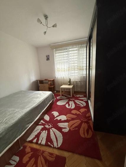 Apartament cu 3 camere semidecomandat în Pajura