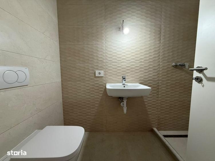 Apartament cu 3 camere decomandat în Tractorul