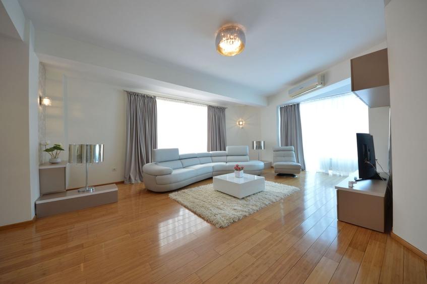 Apartament cu 3 camere semidecomandat, mobilat în Herăstrău