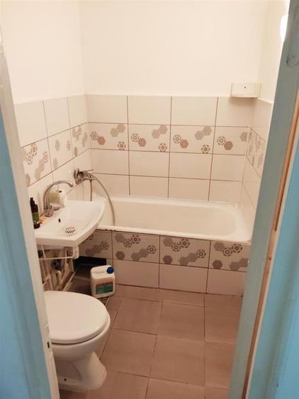 Apartament cu 3 camere semidecomandat, mobilat în Dacia