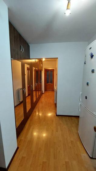 Apartament cu 3 camere decomandat în Siderurgiștilor