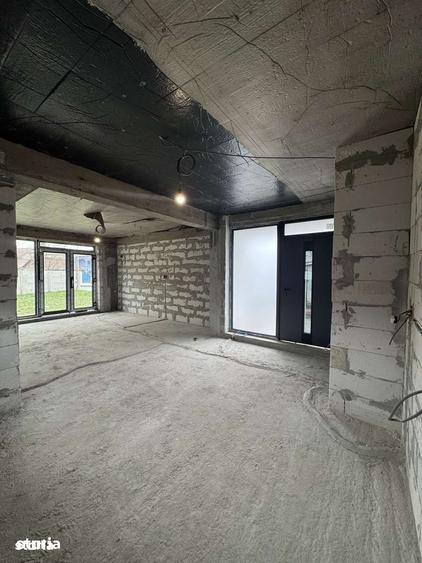 Casă cu 5 camere cu Teren 445 Mp în Cumpăna