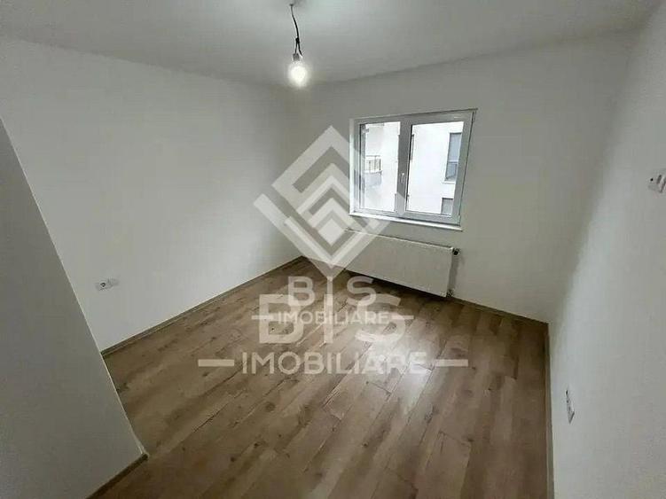 Apartament cu 4 camere semidecomandat în Vest