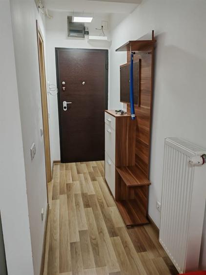 Garsonieră decomandată în Apărătorii Patriei