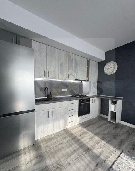 Apartament cu 3 camere semidecomandat, mobilat în Sud