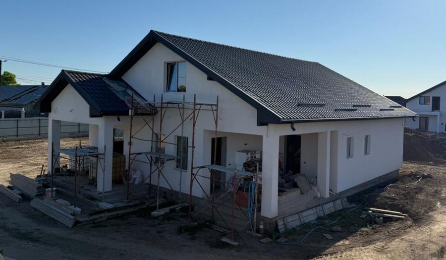 Casă cu 4 camere în Cumpăna