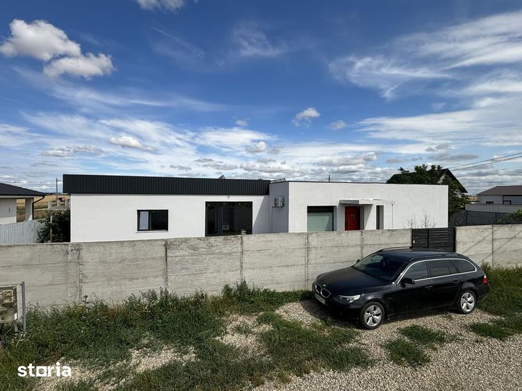 Casă cu 8 camere cu Teren 744 Mp în Nojorid