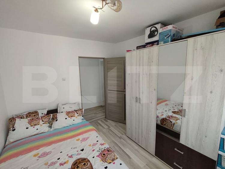 Apartament cu 3 camere decomandat, mobilat în Micro 6
