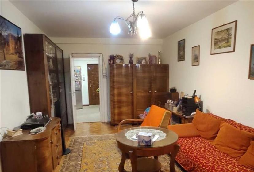 Apartament cu 3 camere circular, mobilat în 7 Noiembrie