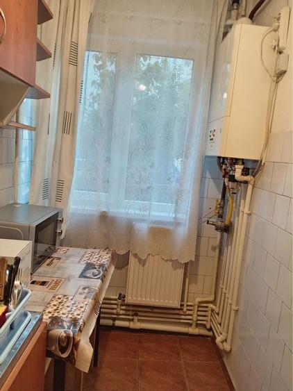 Apartament cu 2 camere semidecomandat în Craiovița Nouă