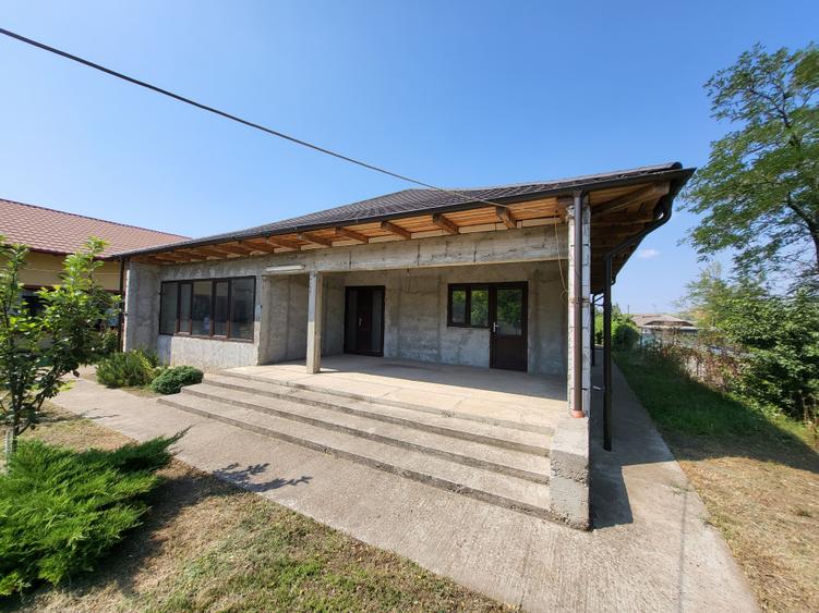 Casă individuală cu 4 camere cu Teren 1233 Mp în Odaia Manolache