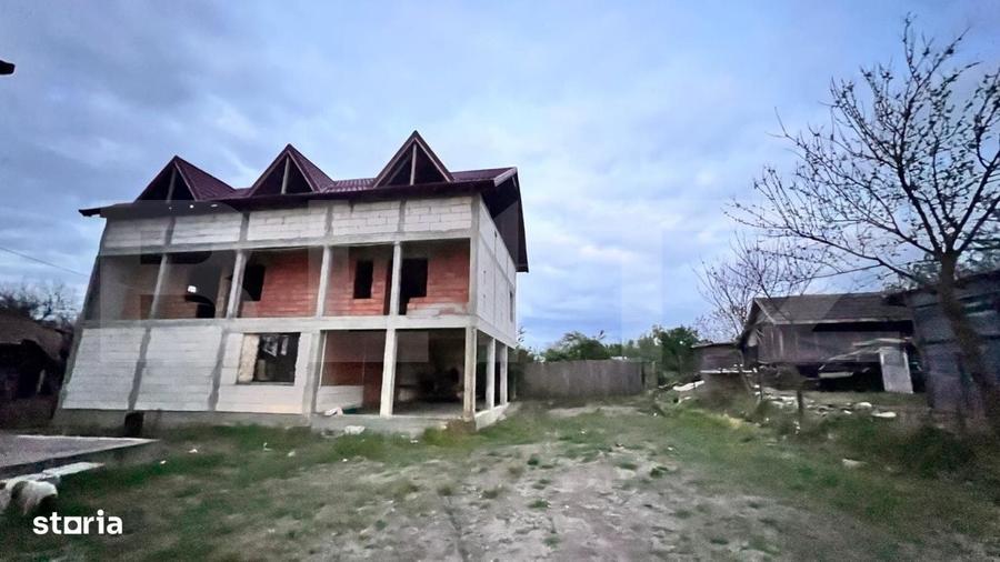 Casă cu 4 camere în Albești