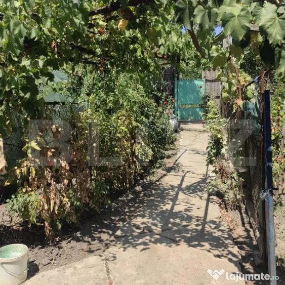 Casă cu 3 camere cu Teren 1700 Mp în Central
