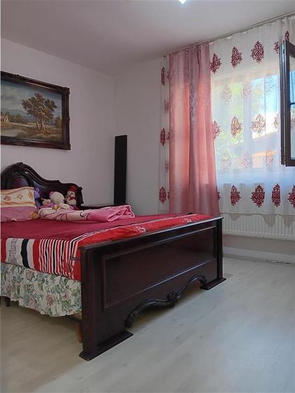 Casă cu 8 camere cu Canalizare în Lunca Cetățuii