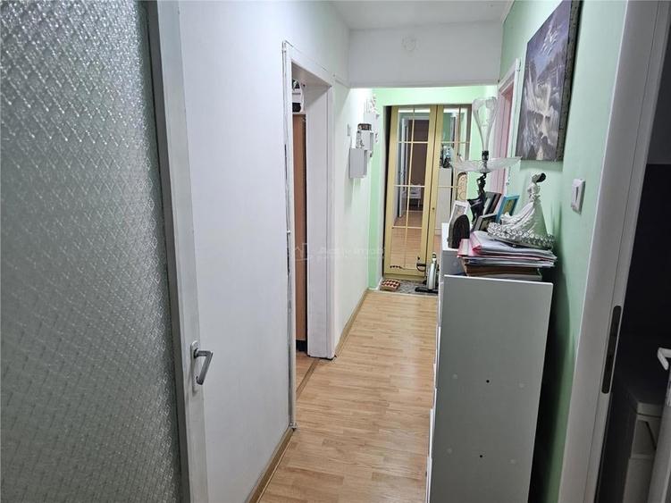 Apartament cu 3 camere decomandat în Micro II