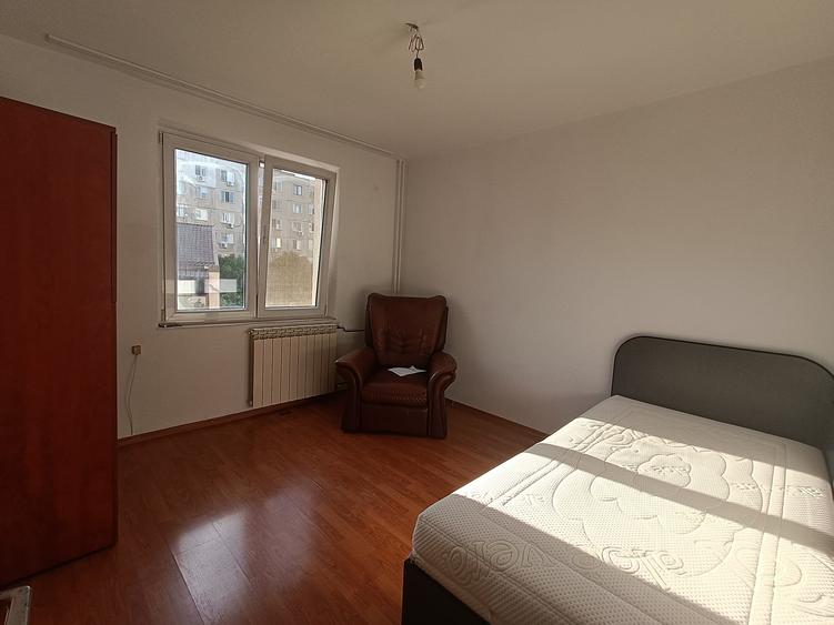 Apartament cu 3 camere decomandat, mobilat în Dristor